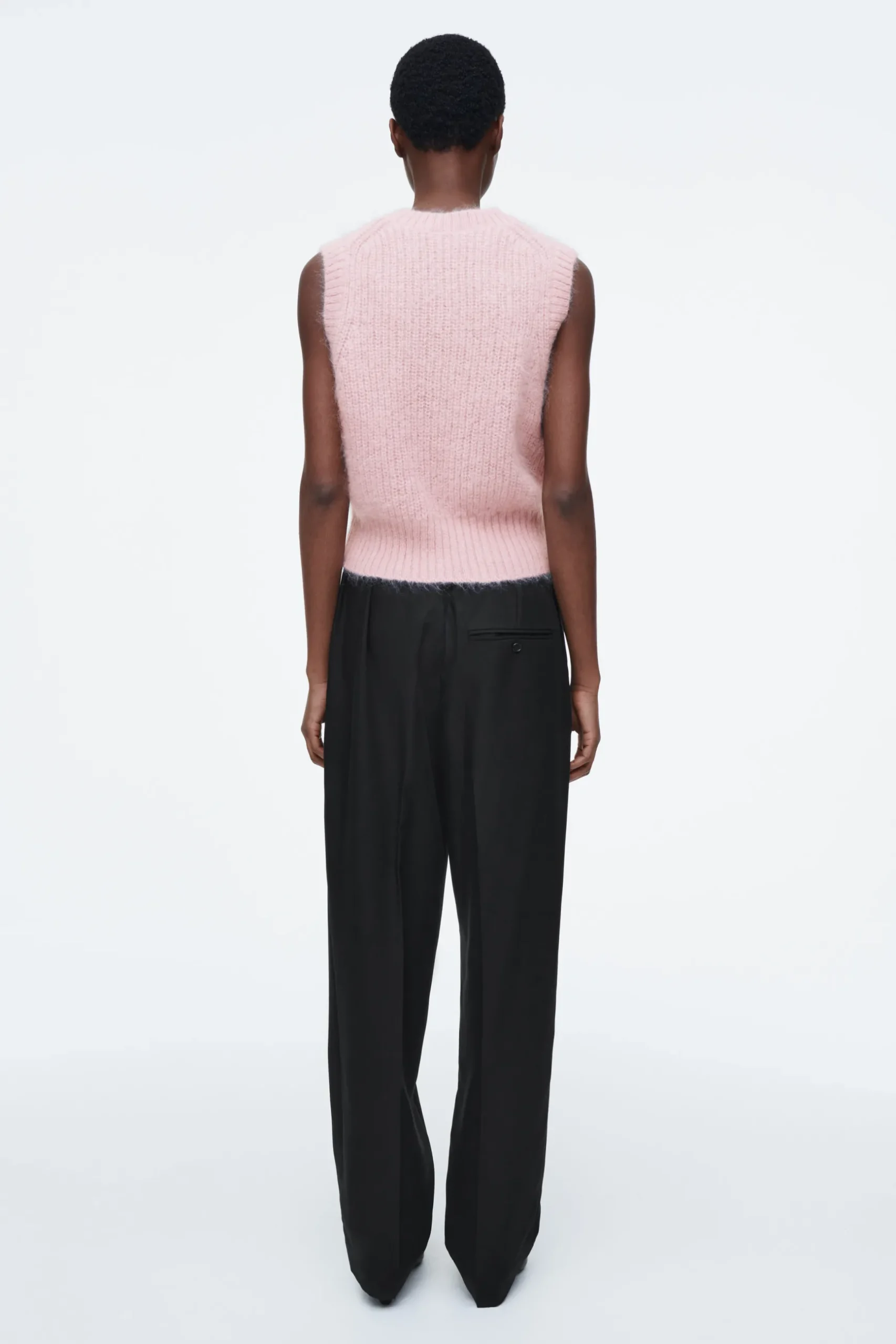Outlet COS SWETER BEZ RĘKAWÓW Z MOHEREM