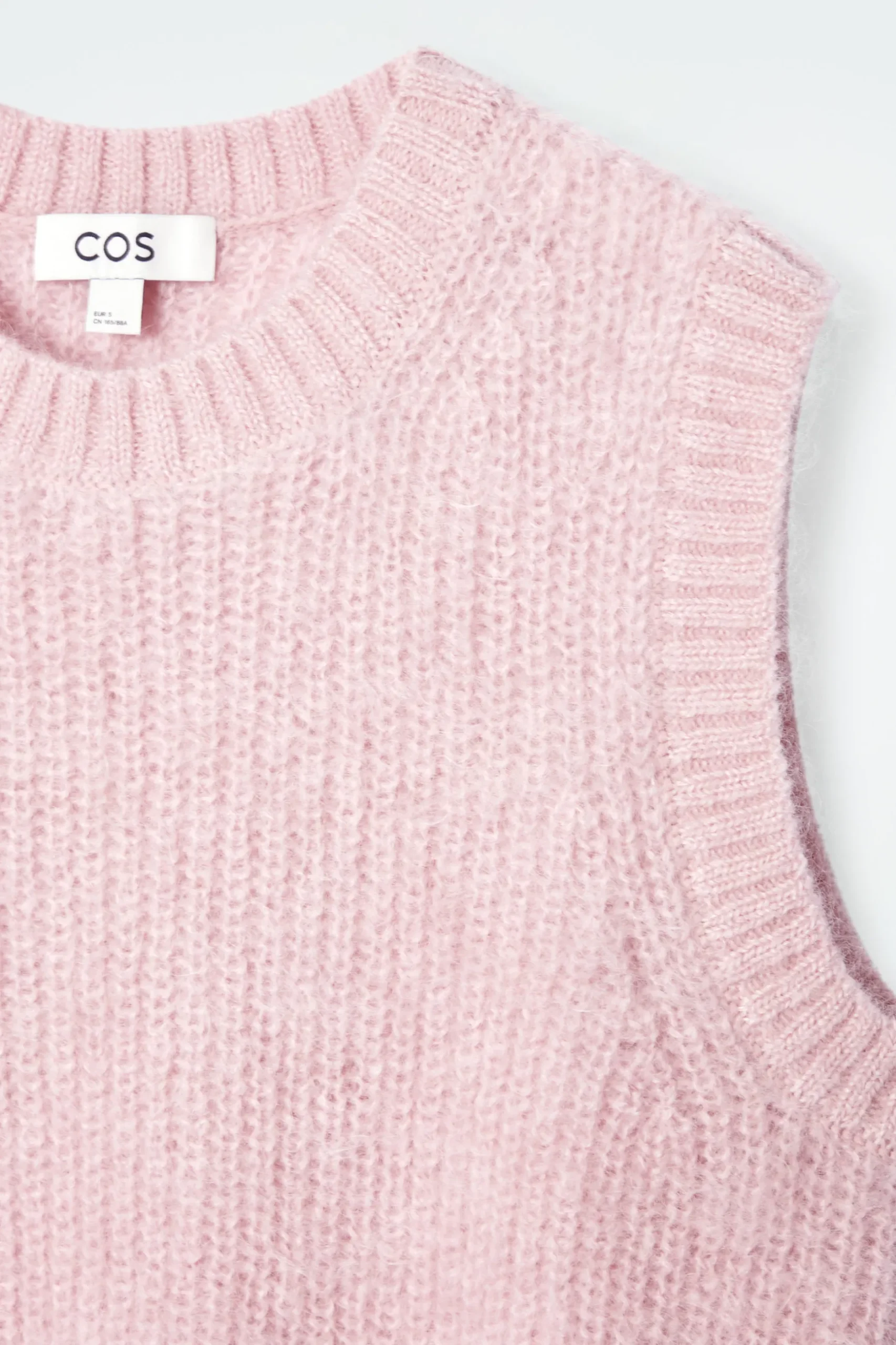 Outlet COS SWETER BEZ RĘKAWÓW Z MOHEREM