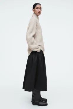 Sale COS SWETER Z CZYSTEGO KASZMIRU Z KOPERTOWYM GOLFEM
