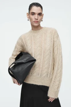 Clearance COS SWETER Z DZIANINY Z MOHEREM O WARKOCZOWYM SPLOCIE