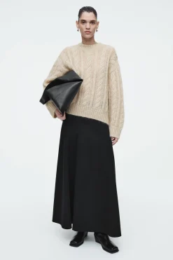 Clearance COS SWETER Z DZIANINY Z MOHEREM O WARKOCZOWYM SPLOCIE