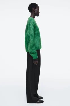 Best COS SWETER Z DZIANINY Z MOHEREM Z DEKOLTEM W SEREK