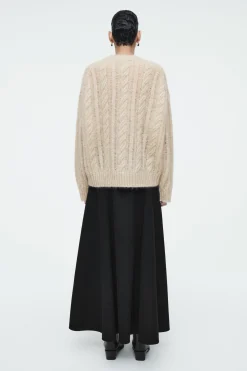 Clearance COS SWETER Z DZIANINY Z MOHEREM O WARKOCZOWYM SPLOCIE