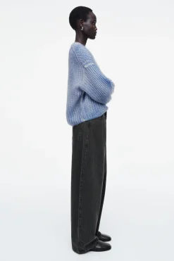 Best COS SWETER Z DZIANINY Z MOHEREM Z DEKOLTEM W SEREK
