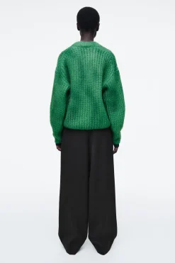 Best COS SWETER Z DZIANINY Z MOHEREM Z DEKOLTEM W SEREK