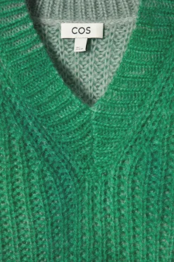 Best COS SWETER Z DZIANINY Z MOHEREM Z DEKOLTEM W SEREK