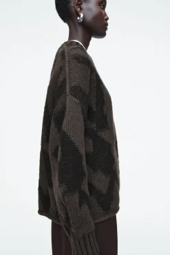 Outlet COS SWETER Z DZIANINY Z WEŁNĄ Z ŻAKARDOWYM WZOREM