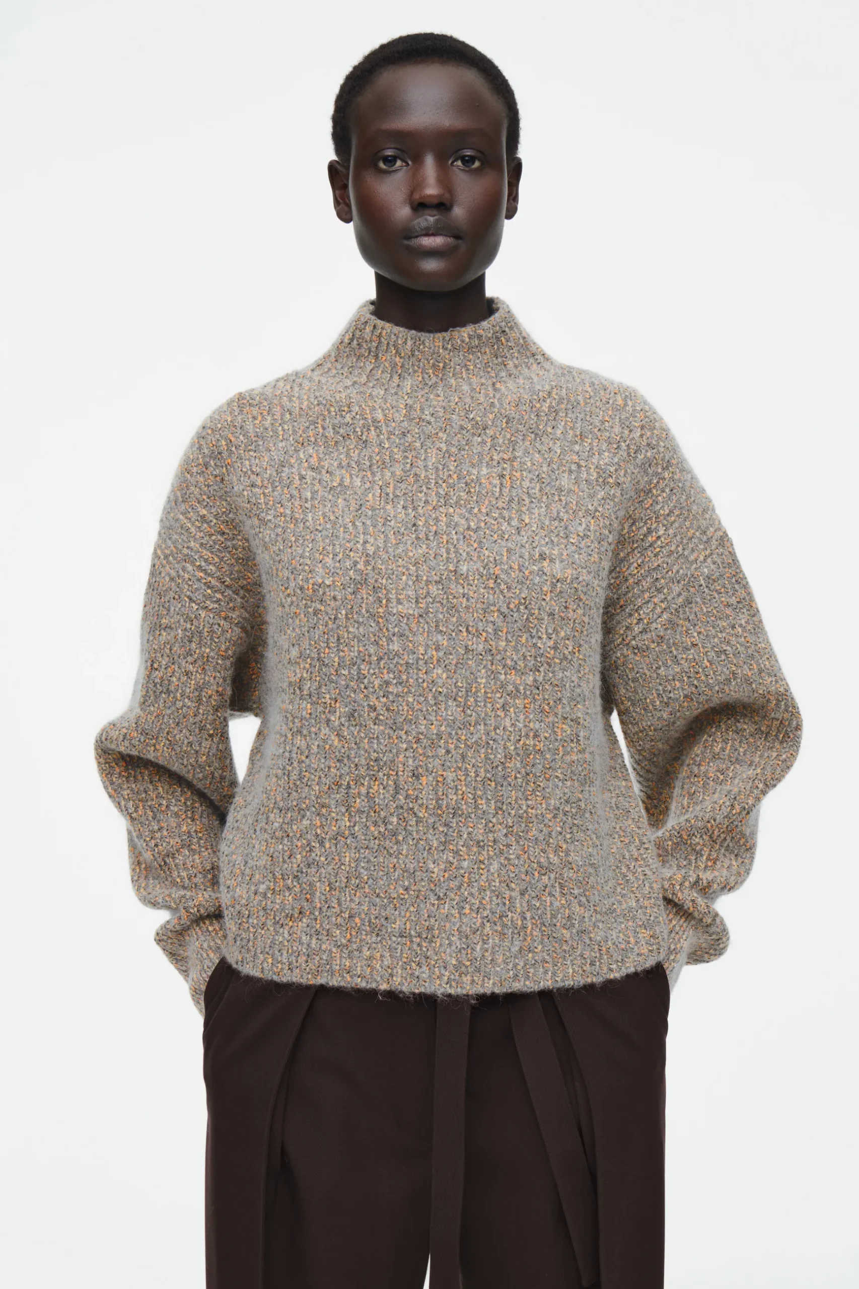 New COS SWETER Z PÓŁGOLFEM Z KONTRASTUJĄCYMI WŁÓKNAMI