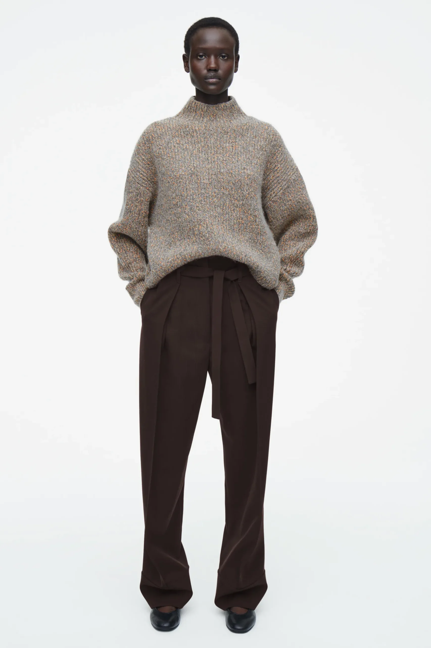 New COS SWETER Z PÓŁGOLFEM Z KONTRASTUJĄCYMI WŁÓKNAMI