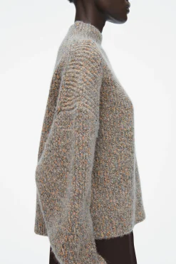 New COS SWETER Z PÓŁGOLFEM Z KONTRASTUJĄCYMI WŁÓKNAMI