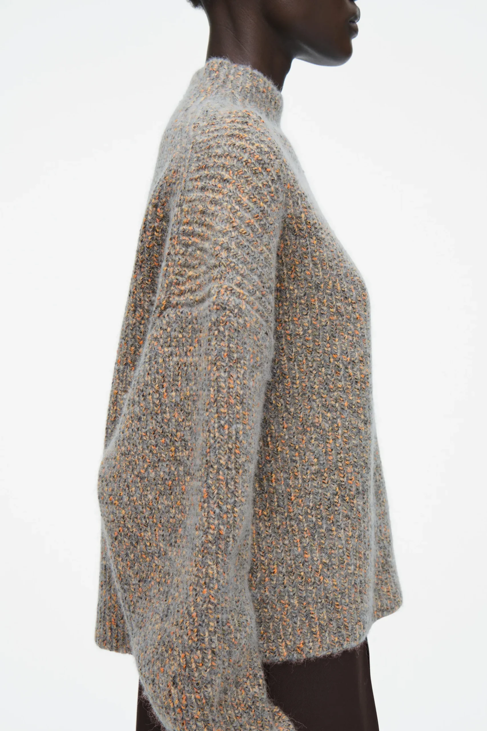 New COS SWETER Z PÓŁGOLFEM Z KONTRASTUJĄCYMI WŁÓKNAMI