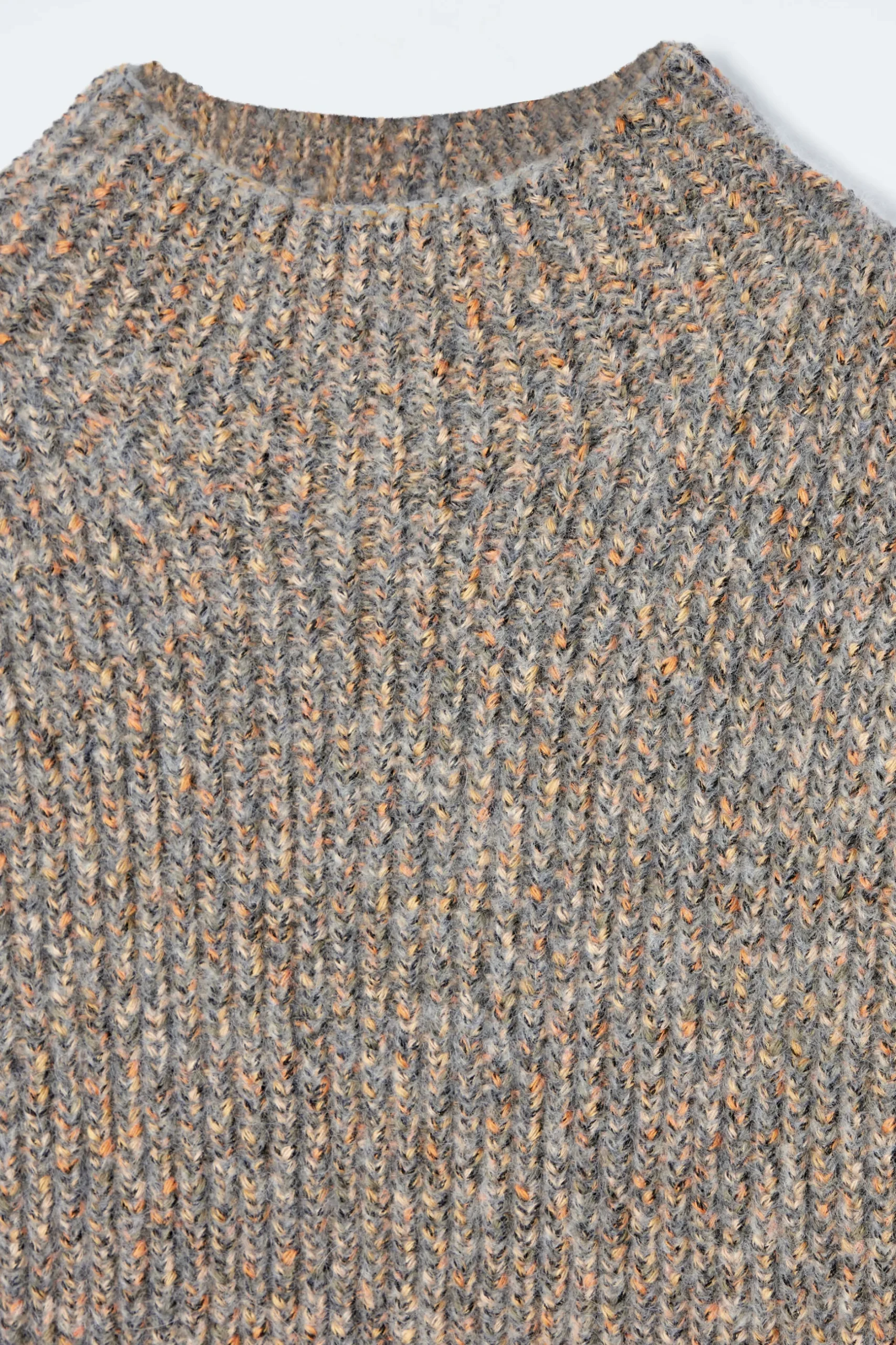 New COS SWETER Z PÓŁGOLFEM Z KONTRASTUJĄCYMI WŁÓKNAMI