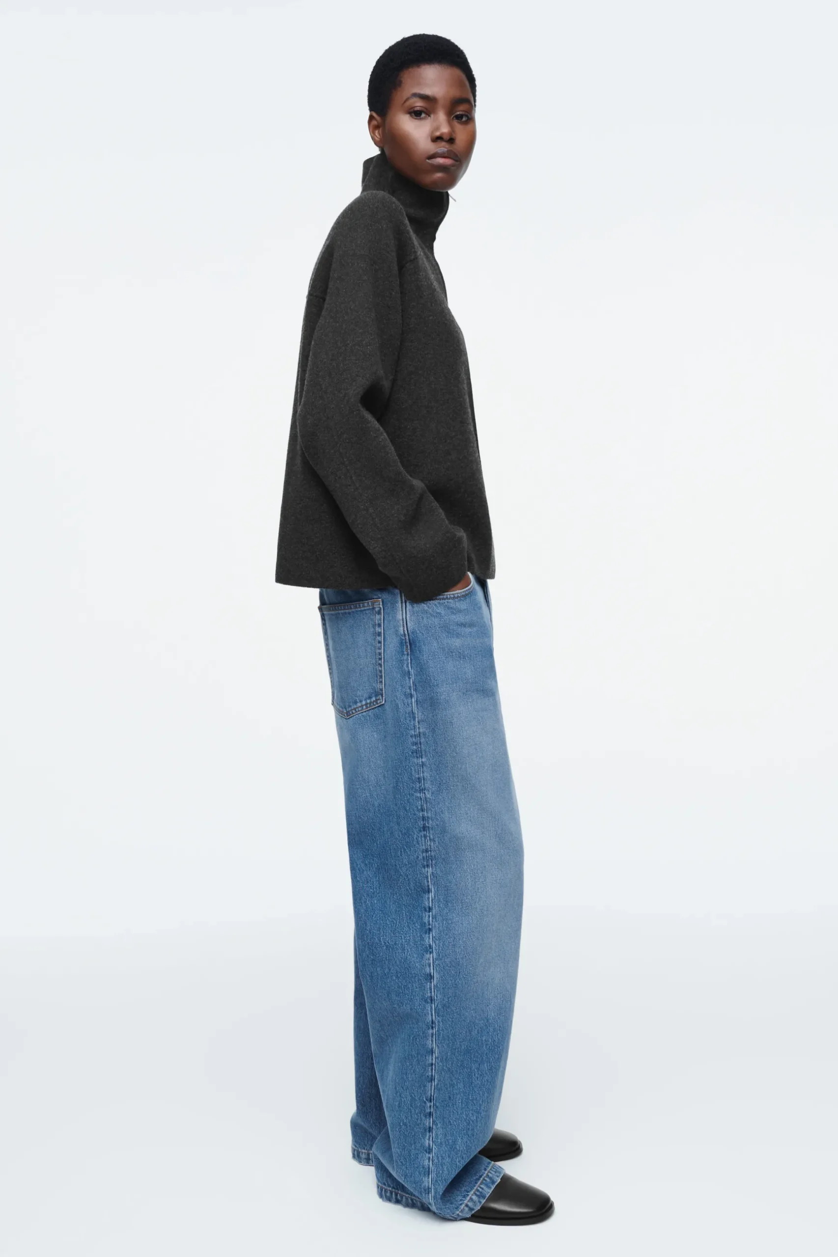 Hot COS SWETER Z WEŁNĄ MERYNOSOWĄ Z KRÓTKIM SUWAKIEM
