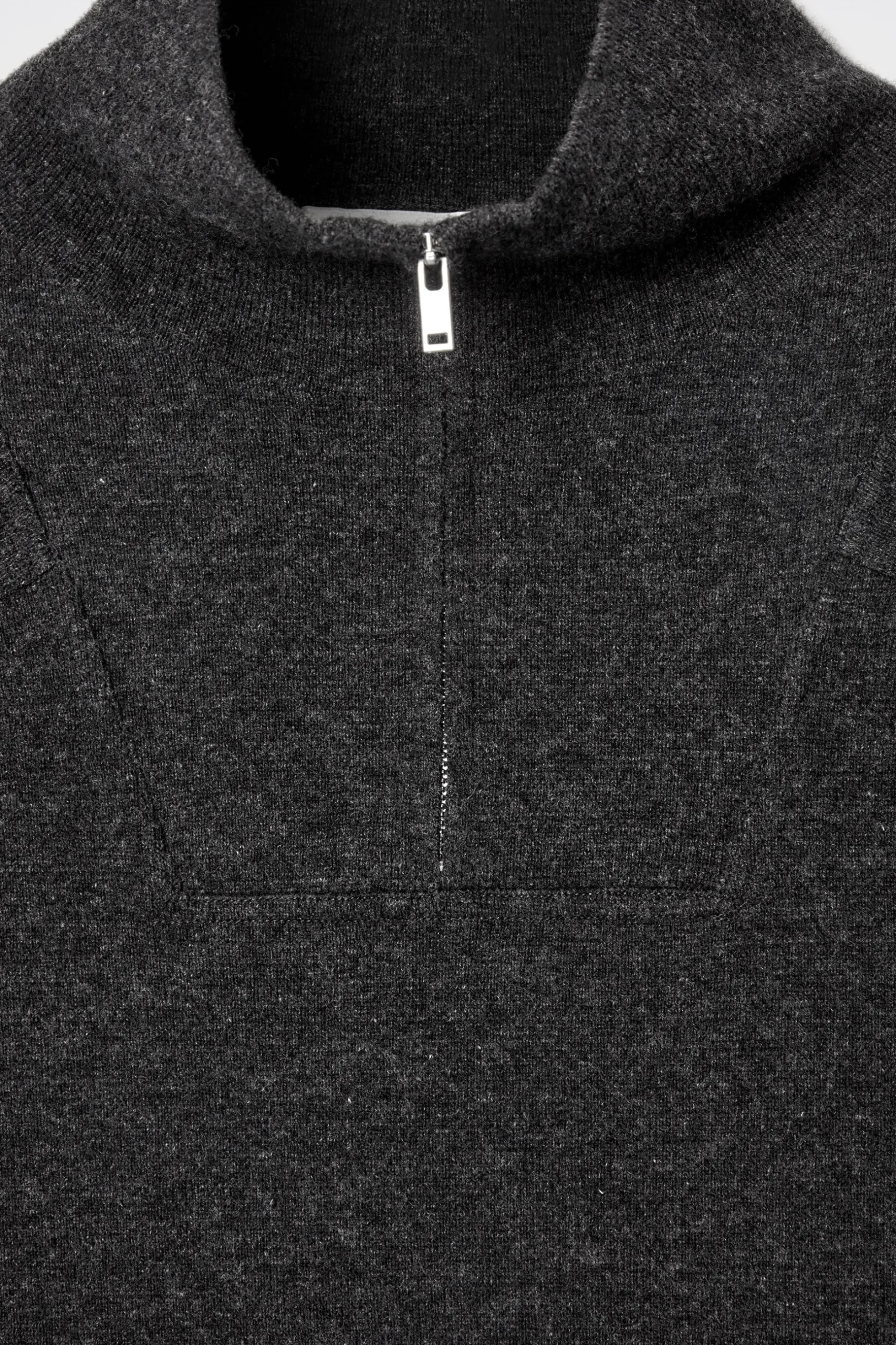 Hot COS SWETER Z WEŁNĄ MERYNOSOWĄ Z KRÓTKIM SUWAKIEM