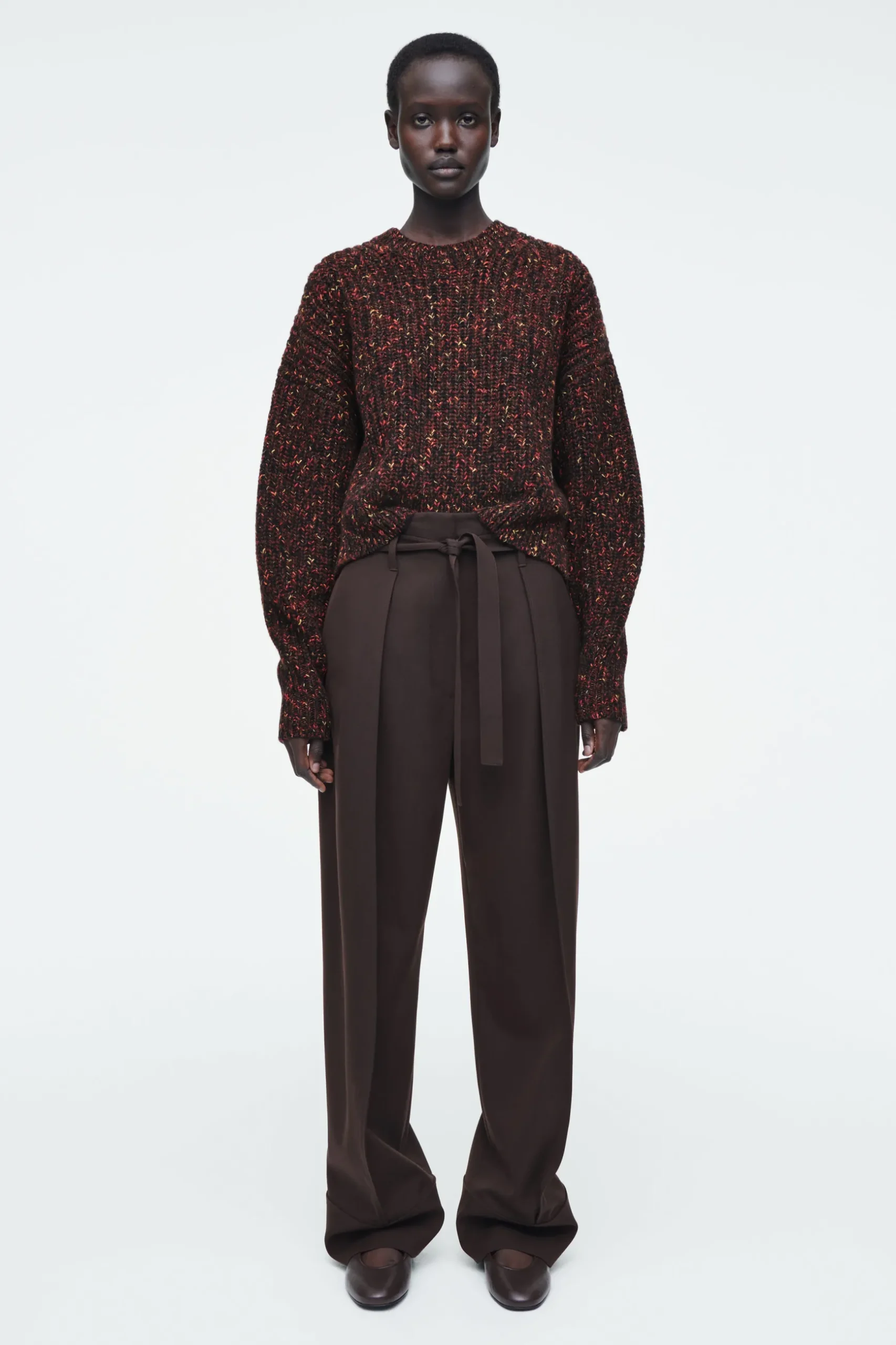 Outlet COS SWETER Z WEŁNĄ Z KONTRASTUJĄCYMI WŁÓKNAMI