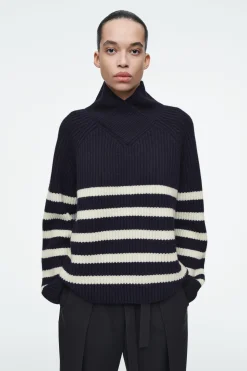 Best COS SWETER Z WEŁNY MERINO Z KOPERTOWYM GOLFEM