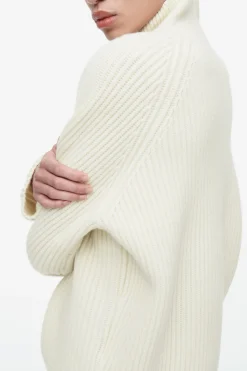 Best COS SWETER Z WEŁNY MERINO Z KOPERTOWYM GOLFEM