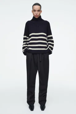 Best COS SWETER Z WEŁNY MERINO Z KOPERTOWYM GOLFEM