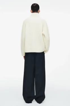 Best COS SWETER Z WEŁNY MERINO Z KOPERTOWYM GOLFEM