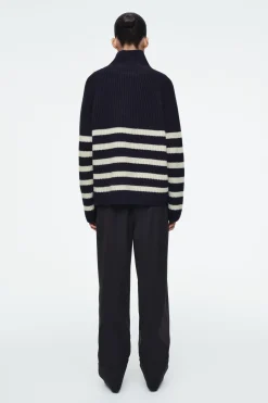 Best COS SWETER Z WEŁNY MERINO Z KOPERTOWYM GOLFEM