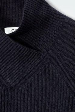 Best COS SWETER Z WEŁNY MERINO Z KOPERTOWYM GOLFEM