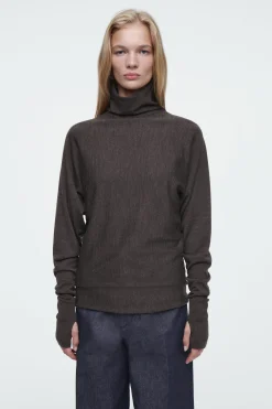 Online COS SWETER Z WEŁNY MERYNOSOWEJ Z WYSOKIM DEKOLTEM