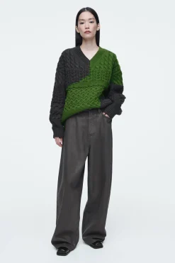 Sale COS SWETER Z WEŁNY MERYNOSOWEJ Z ABSTRAKCYJNYM WZOREM