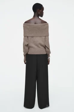 Best COS SWETER Z WEŁNY MERYNOSOWEJ ODSŁANIAJĄCY RAMIONA