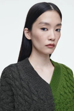 Sale COS SWETER Z WEŁNY MERYNOSOWEJ Z ABSTRAKCYJNYM WZOREM