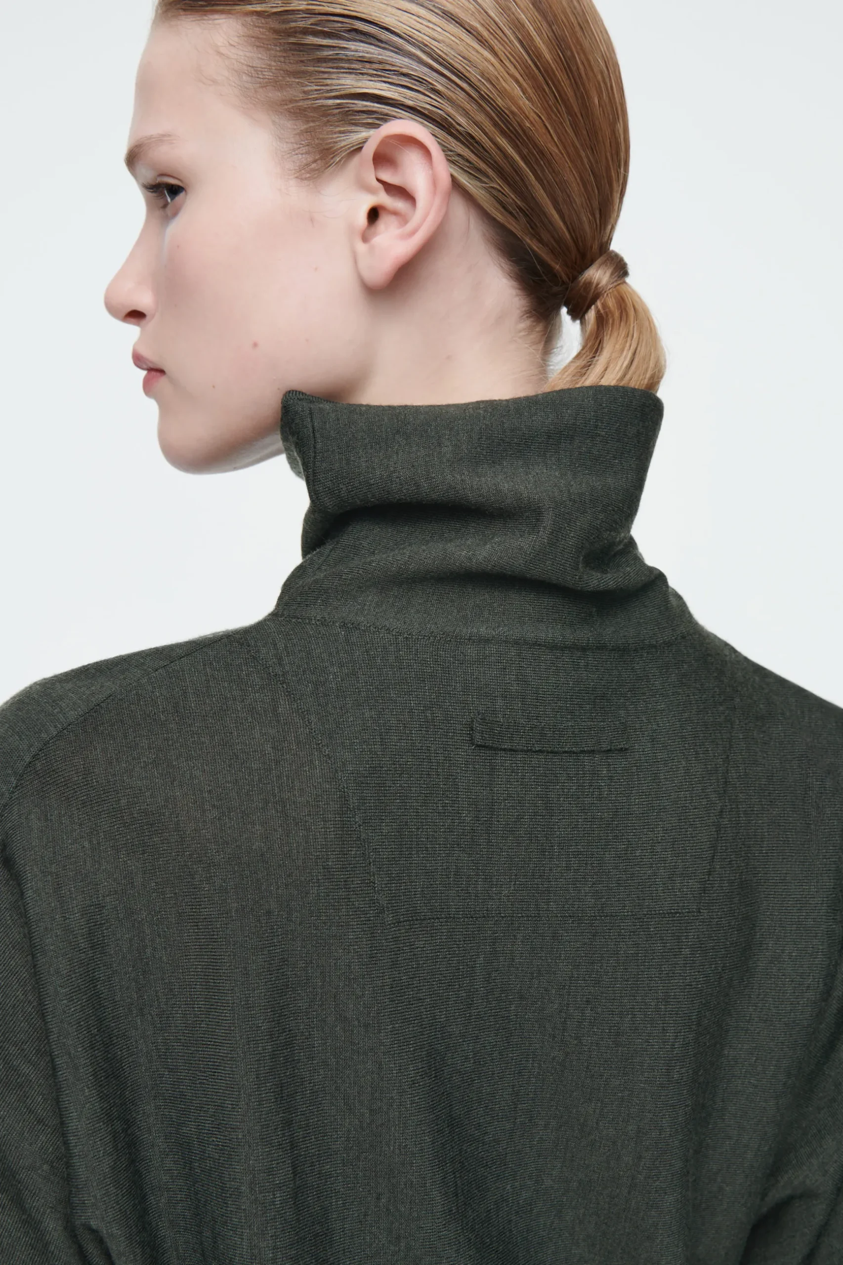 Discount COS SWETER Z WEŁNY MERYNOSOWEJ Z WYSOKIM DEKOLTEM