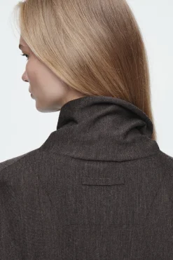 Online COS SWETER Z WEŁNY MERYNOSOWEJ Z WYSOKIM DEKOLTEM