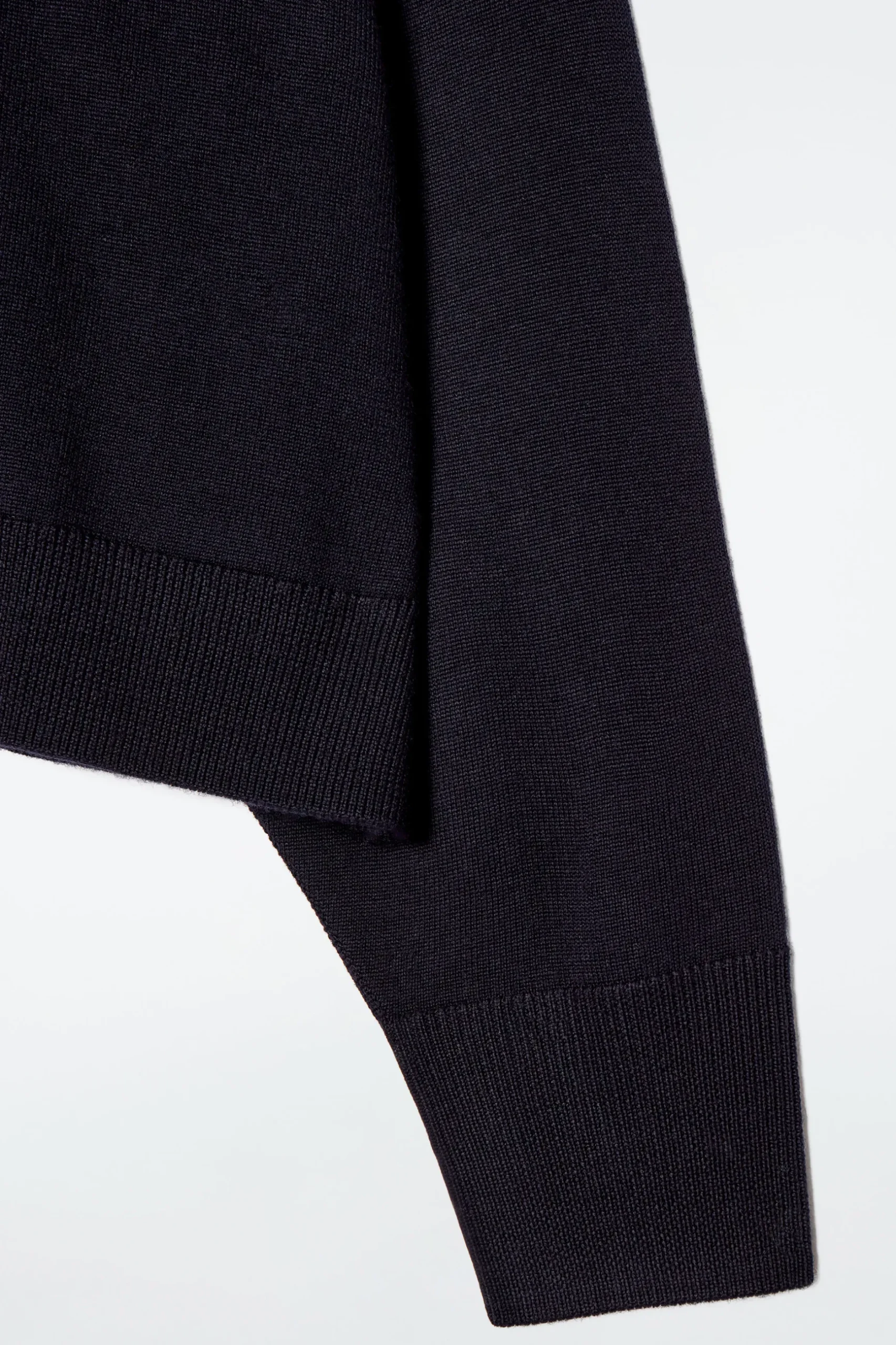 Fashion COS SWETER Z WEŁNY MERYNOSOWEJ Z OKRĄGŁYM DEKOLTEM