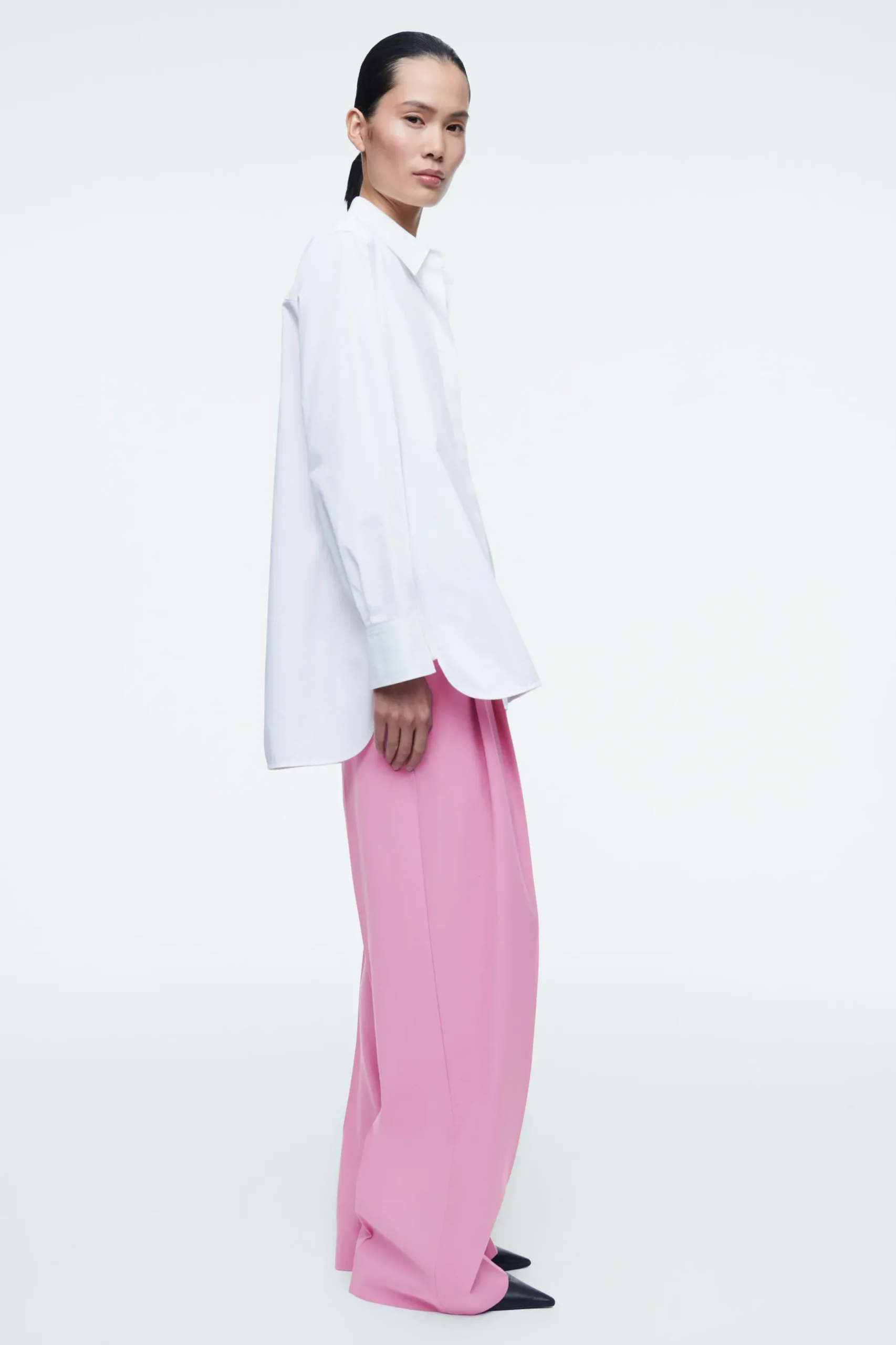 New COS SZEROKIE SPODNIE Z DIAGONALU – RELAXED FIT