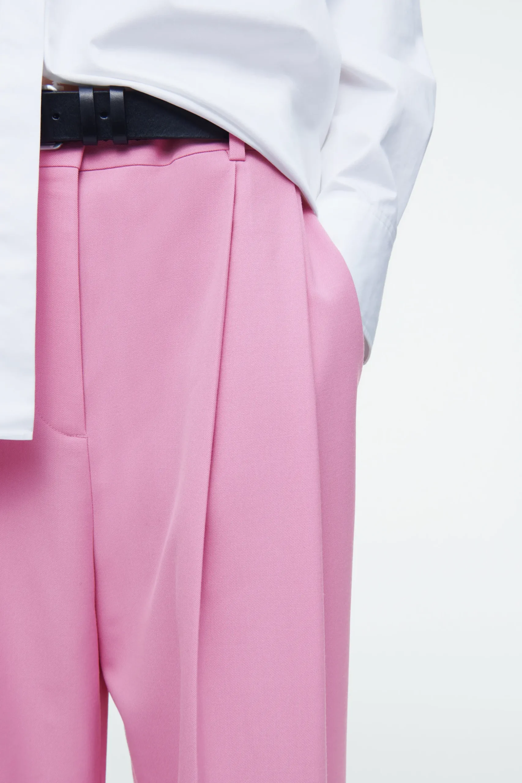 New COS SZEROKIE SPODNIE Z DIAGONALU – RELAXED FIT