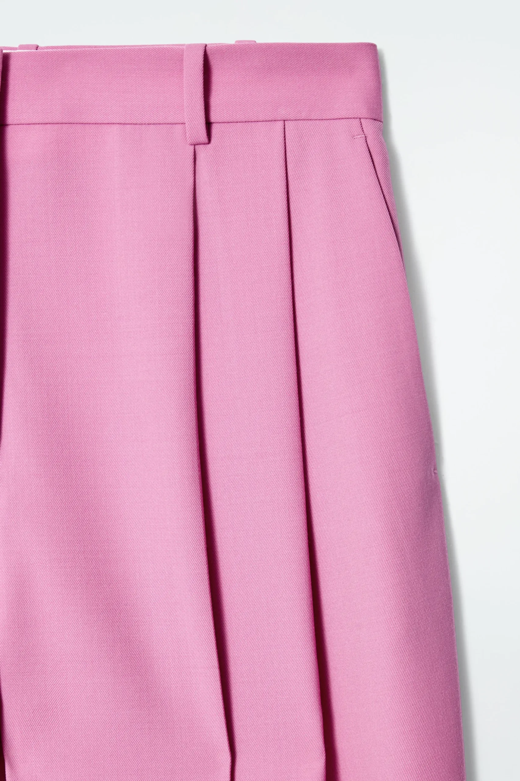 New COS SZEROKIE SPODNIE Z DIAGONALU – RELAXED FIT