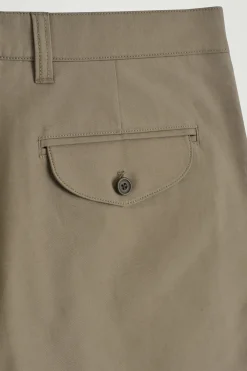 Clearance COS SZORTY CHINO Z BAWEŁNY O SKOŚNYM SPLOCIE Ciemnyszarobrązowy
