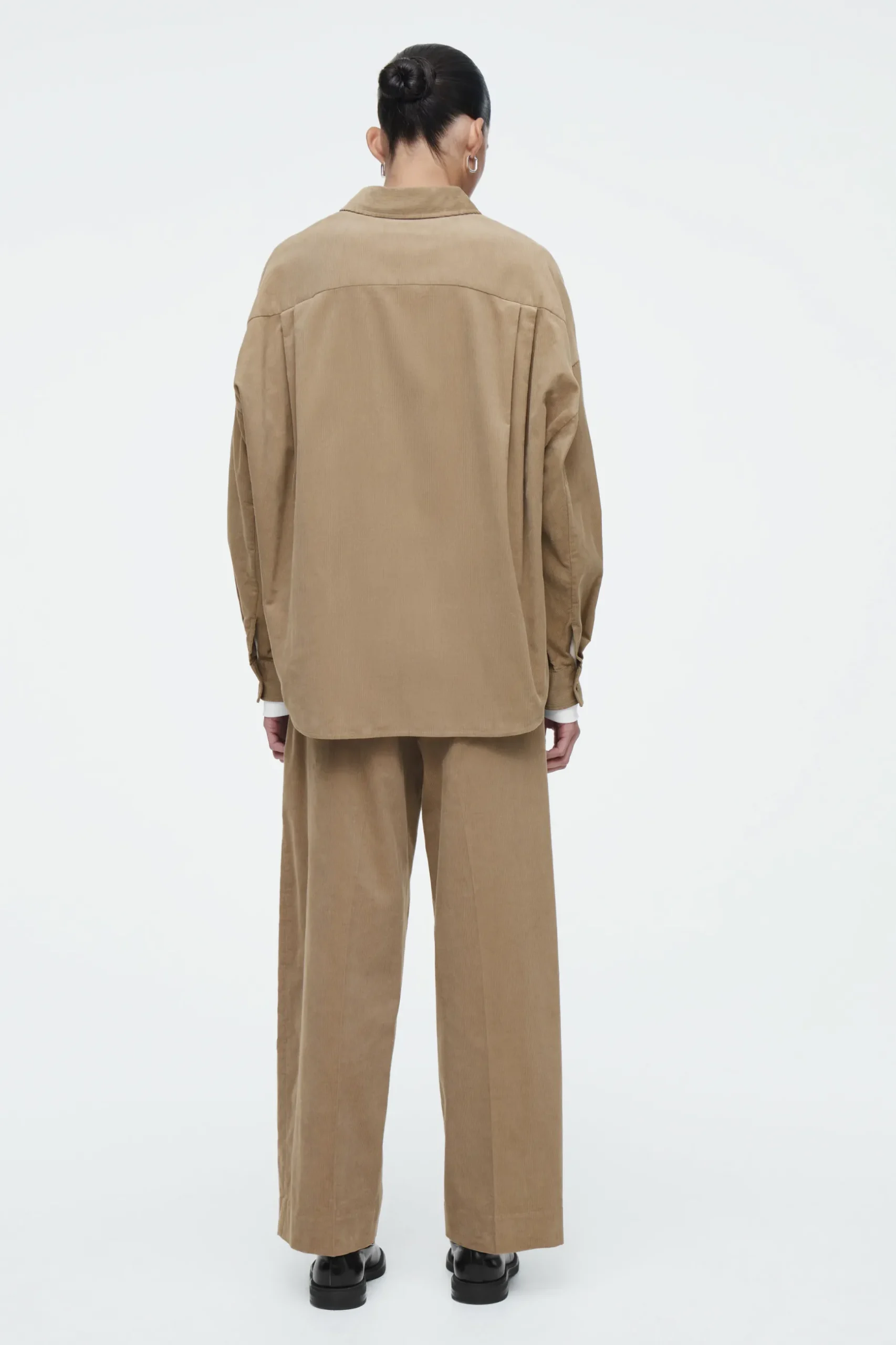 Discount COS SZTRUKSOWA KOSZULA Z PÓŁPLISĄ – RELAXED FIT