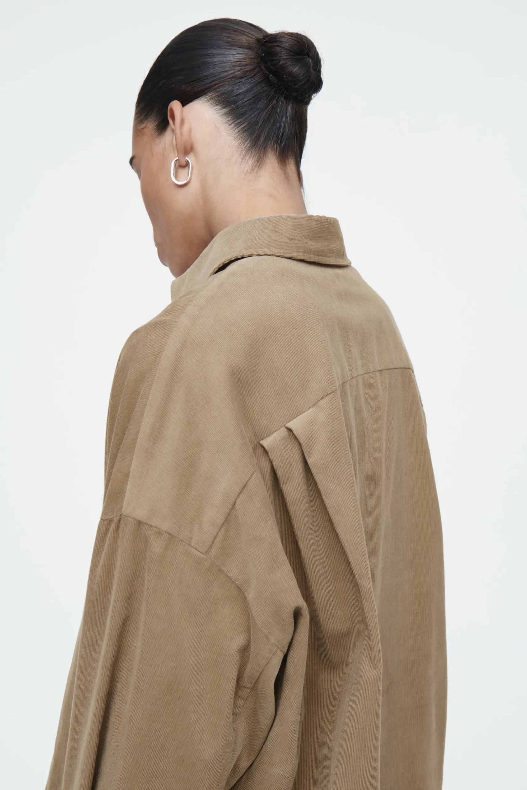 Discount COS SZTRUKSOWA KOSZULA Z PÓŁPLISĄ – RELAXED FIT