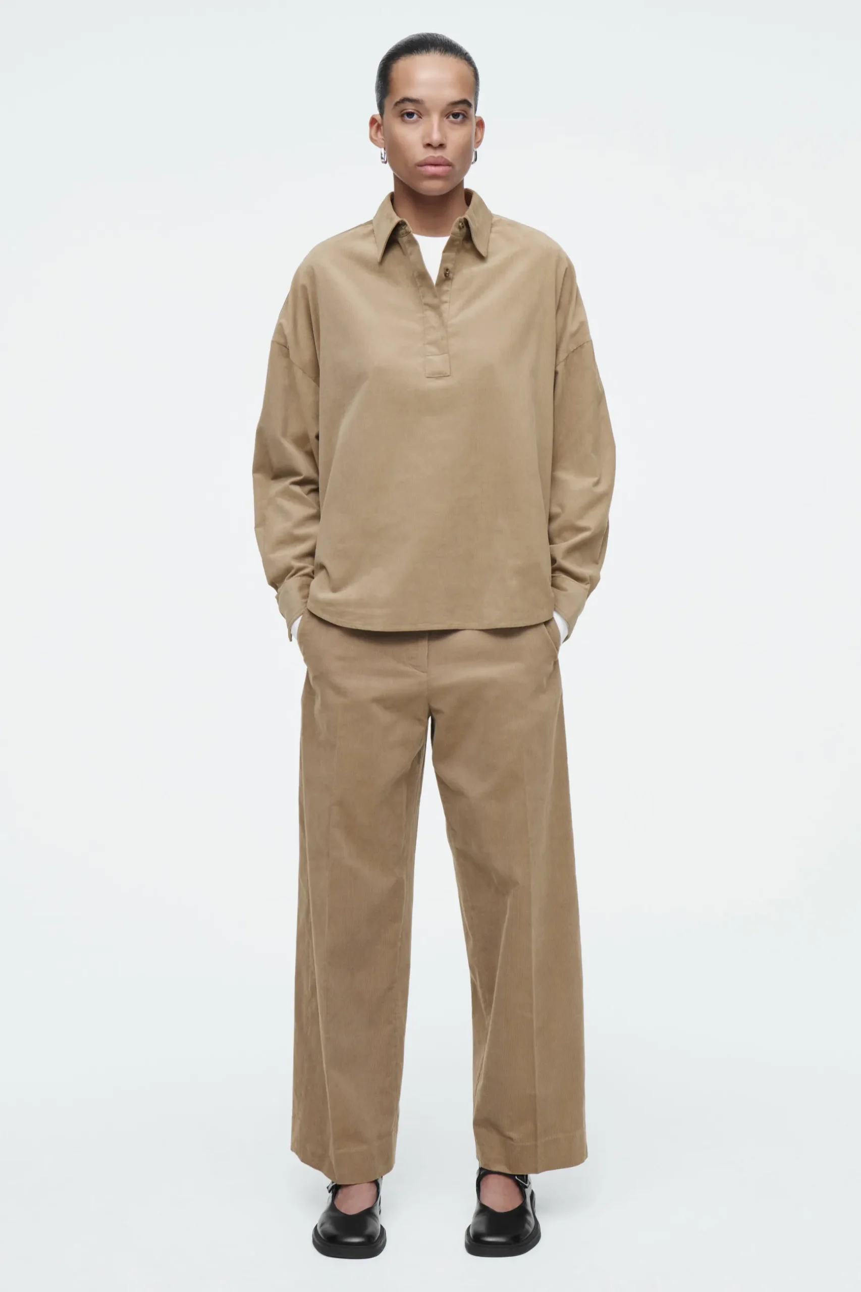Discount COS SZTRUKSOWA KOSZULA Z PÓŁPLISĄ – RELAXED FIT