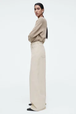 New COS SZTRUKSOWE JEANSY „TIDE” Z SZEROKIMI NOGAWKAMI