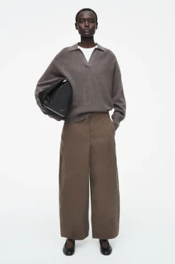 Clearance COS SZTRUKSOWE SPODNIE Z NOGAWKAMI TYPU BARREL