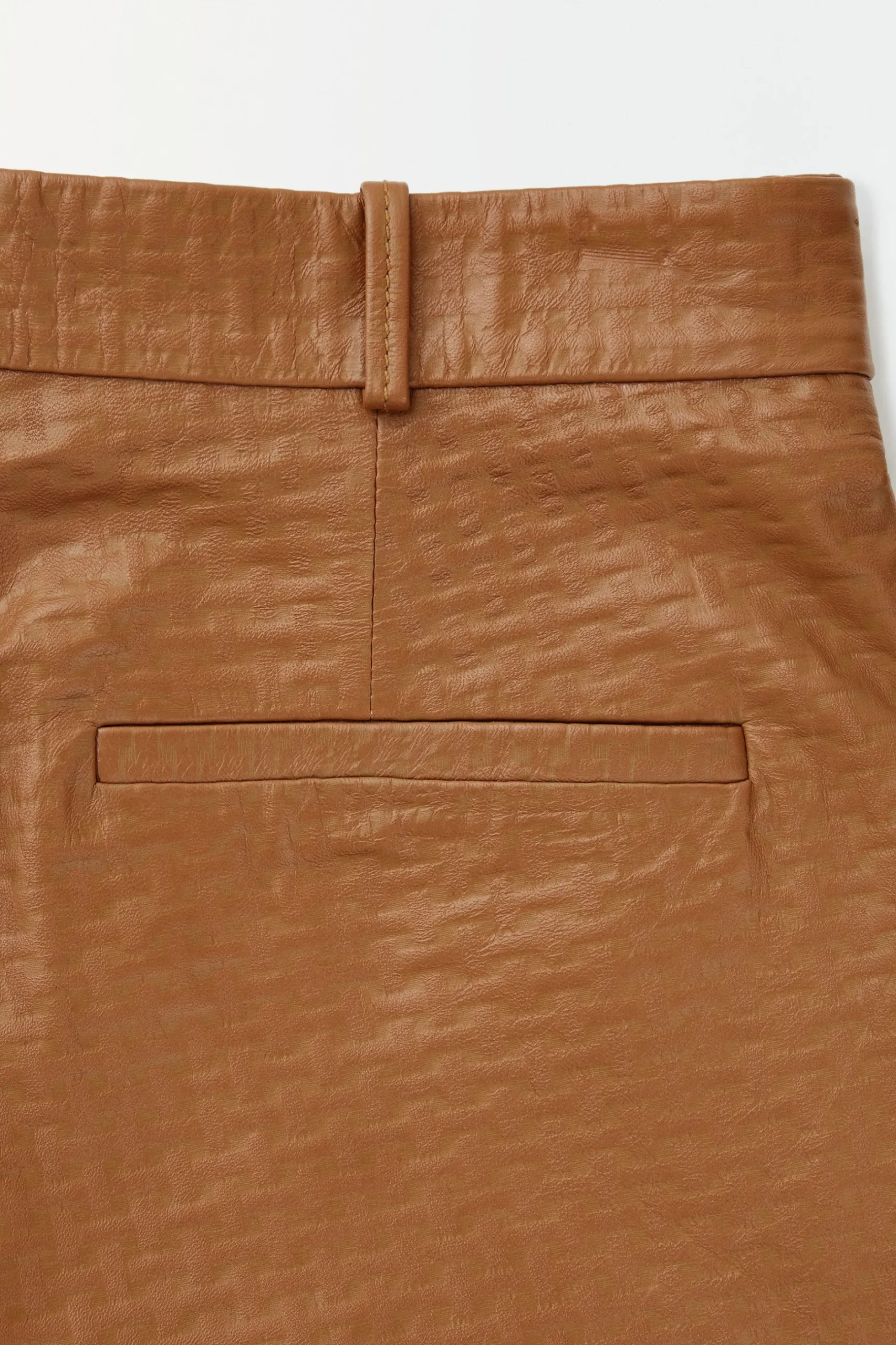 Discount COS THE EMBOSSEDLEATHER BERMUDA SHORTS