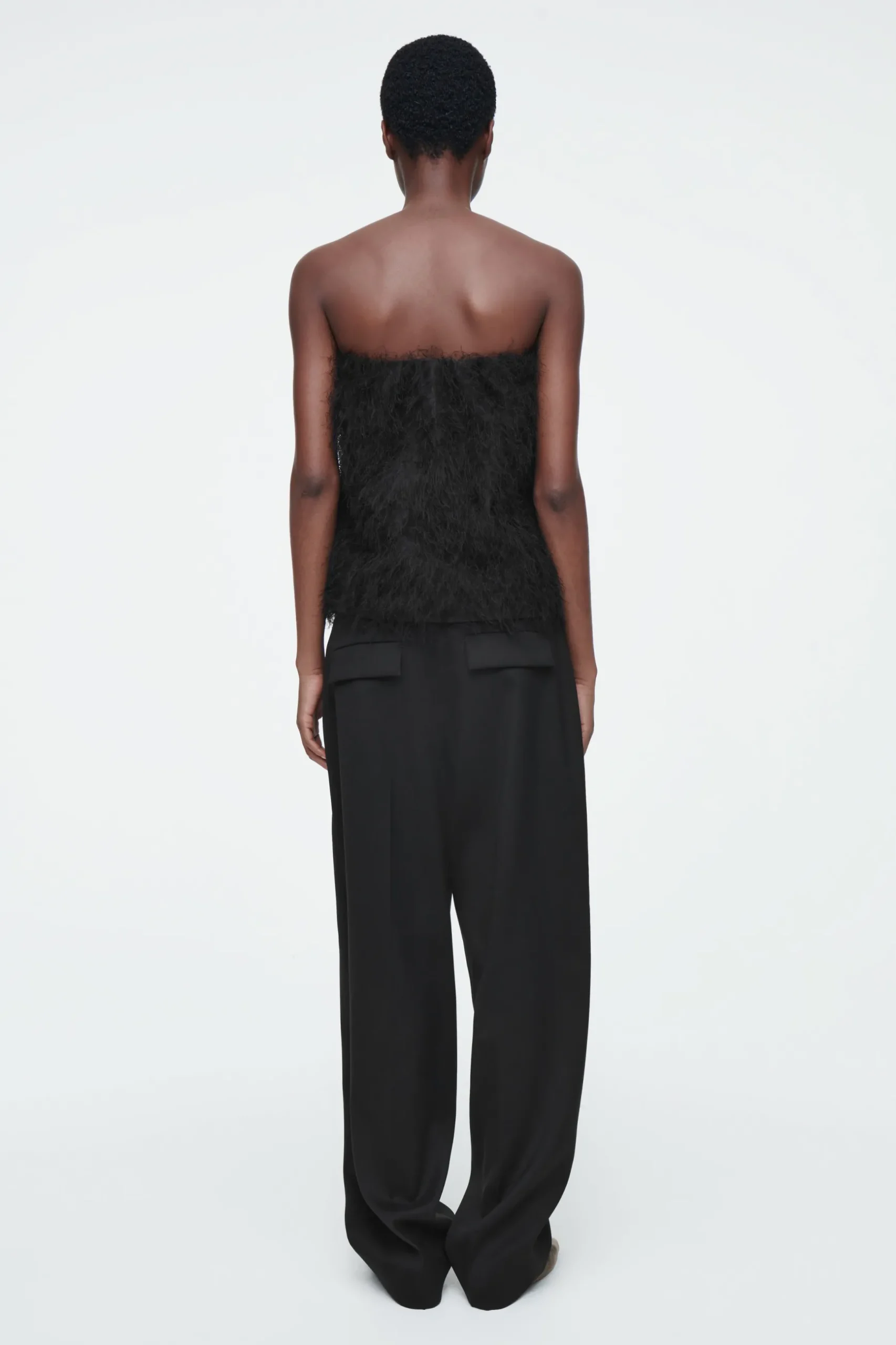 Best COS TOP BANDEAU Z PIÓRAMI