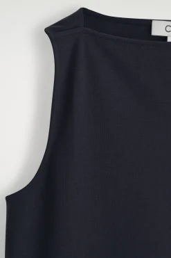 Outlet COS TOP Z DEKOLTEM W ŁÓDECZKĘ