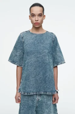 Discount COS TOP Z KRÓTKIM RĘKAWEM ZE SPRANEGO DENIMU