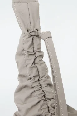 Online COS TOREBKA „CANOPY” TYPU CROSSBODY Z NYLONEM Kamień