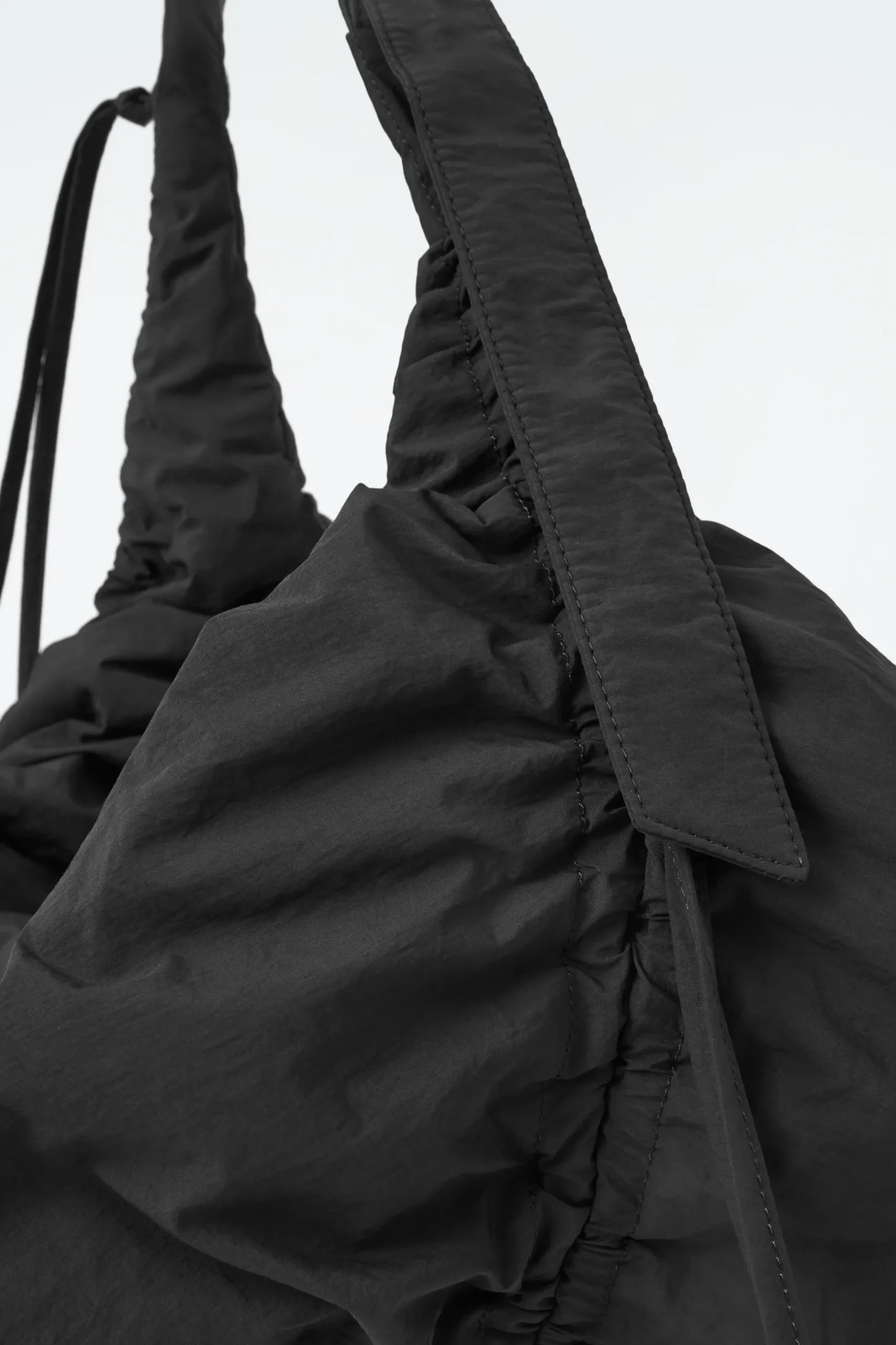 Online COS TOREBKA „CANOPY” TYPU CROSSBODY Z NYLONEM Czarny