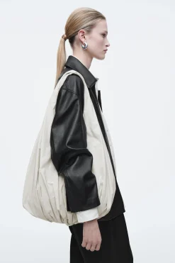 Hot COS TOREBKA „CLOUD” TYPU TOTE Kredowy
