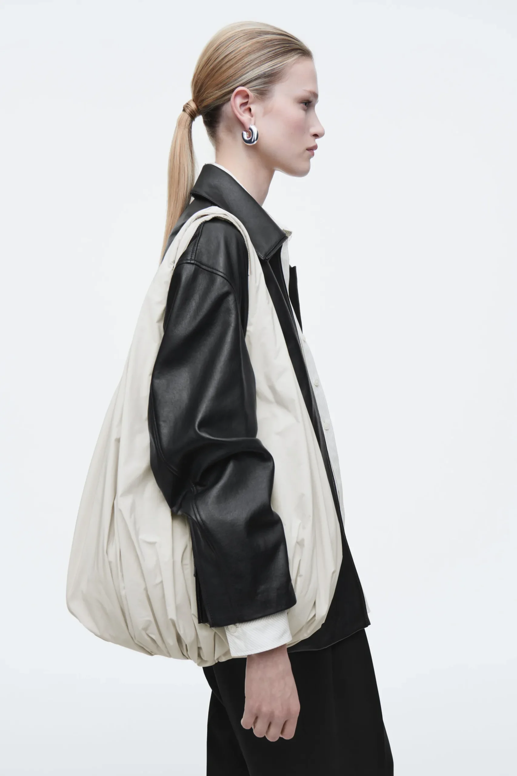 Hot COS TOREBKA „CLOUD” TYPU TOTE Kredowy