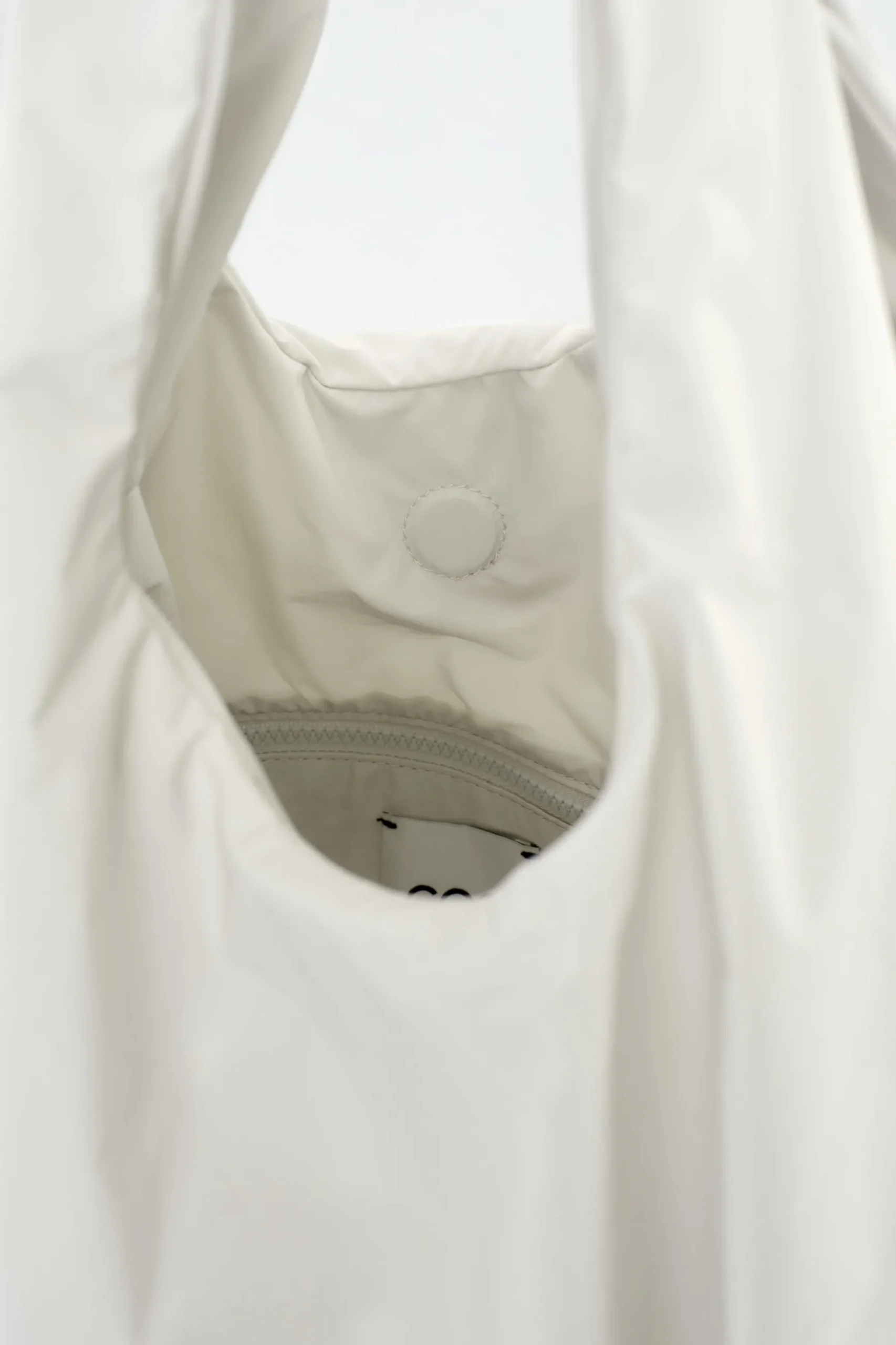 Hot COS TOREBKA „CLOUD” TYPU TOTE Kredowy
